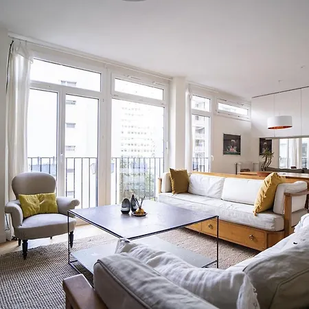 Spacious With View Of The Eiffel Tower Paris