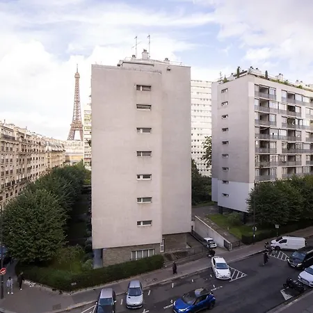 Apartment Spacious With View Of The Eiffel Tower